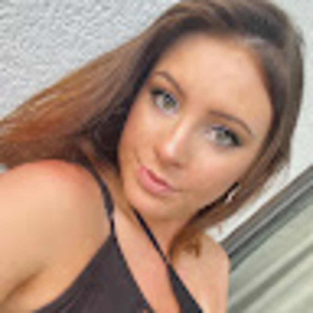Meet your Posher, Alexia